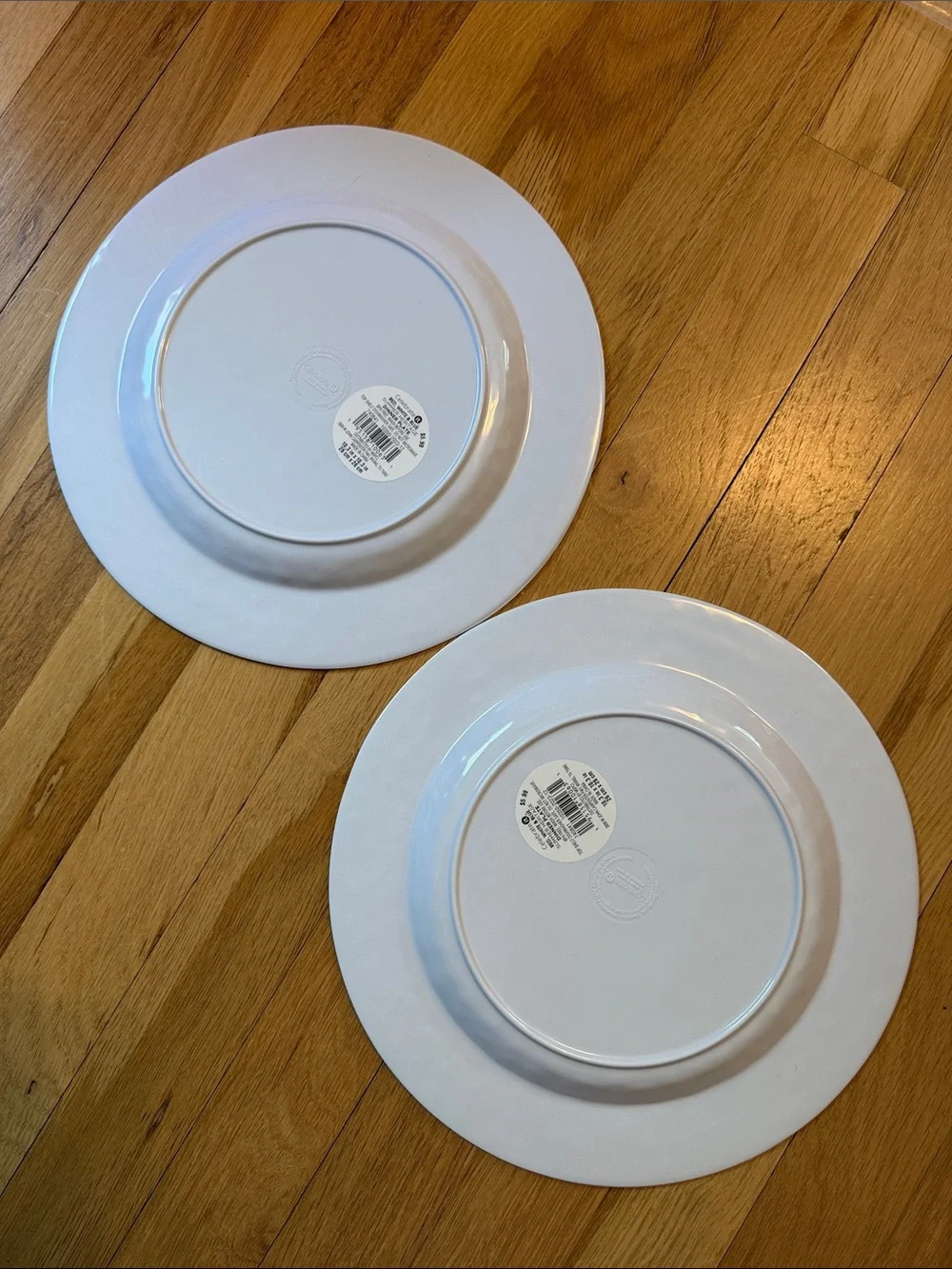 NWT Set of 2 - 10”White Star Pattern Dinner Plates – Dishwasher Safe